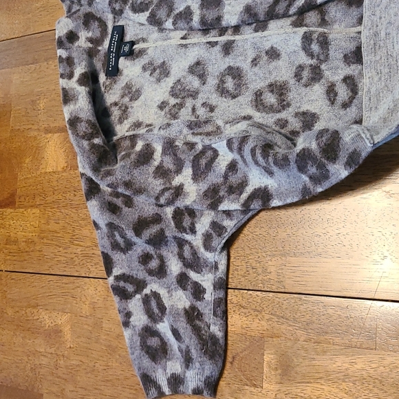 Leopard Print Cardigan - Picture 2 of 4
